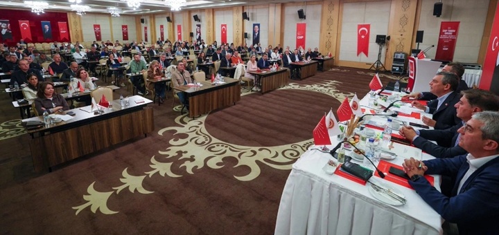 CHP Kampında Birlik Mesajı: Özel’den Net Uyarı