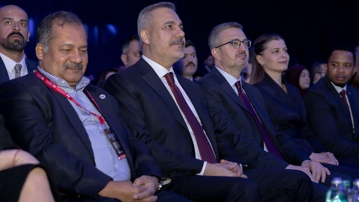 Fidan: Dünya Sistemi Çöküyor