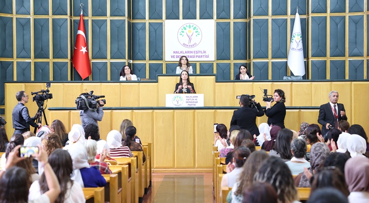 Meclis’te Öcalan Lehine Sloganlara Tepki: Suç Duyurusu Yapıldı