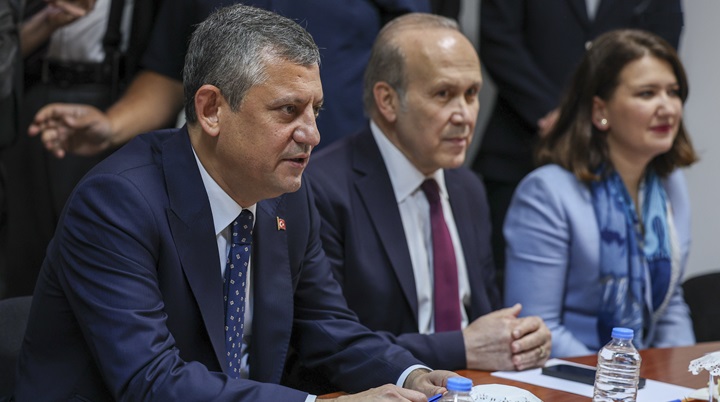 Özgür Özel’den KKTC’de CTP’ye Dayanışma Ziyareti