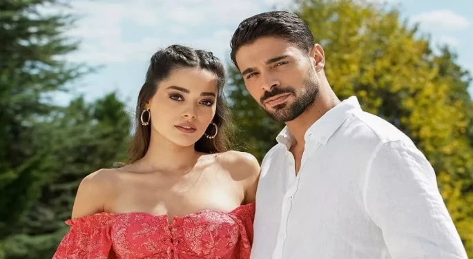 Yabani Dizisinin Oyuncuları Simay Barlas ve Halit Özgür Sarı'nın Aşkı Ortaya Çıktı!